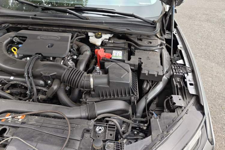 Used Ford Mondeo 2025 2.0T EcoBoost Luxury Version Engine Bay Left
