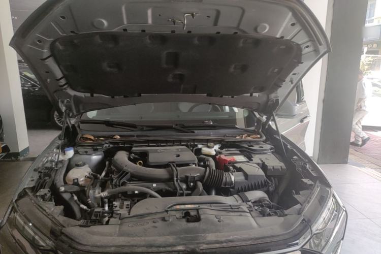 Used Ford Mondeo 2025 2.0T EcoBoost Luxury Version Engine Bay