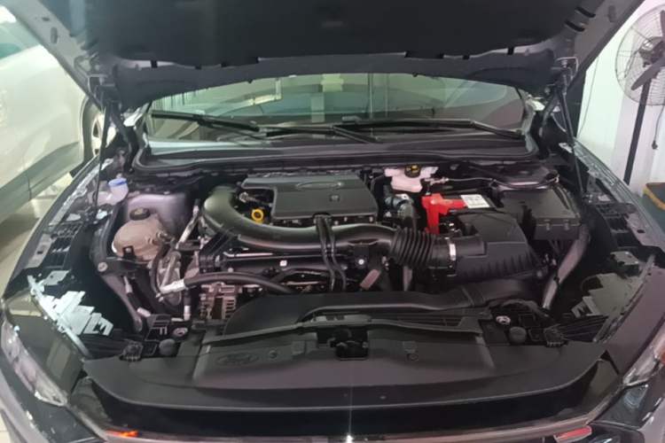 Used Ford Mondeo 2025 2.0T EcoBoost Ultimate Edition Engine Bay