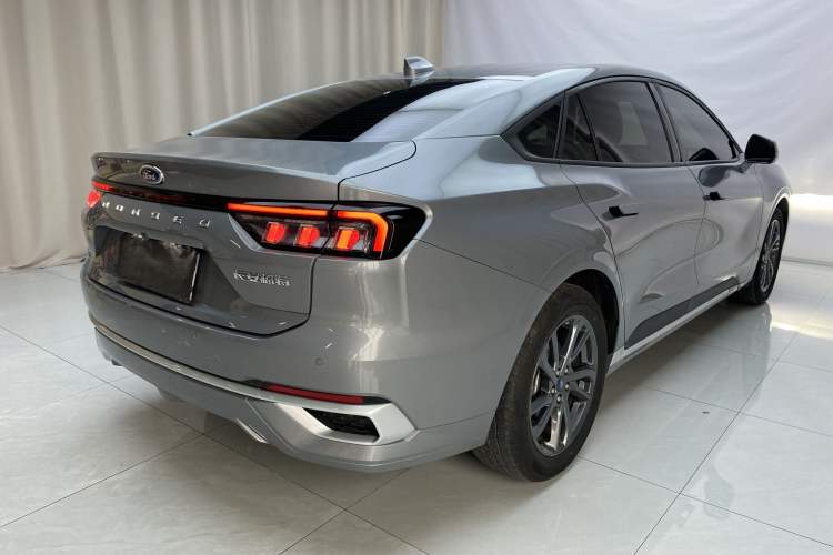 Used Ford Mondeo 2025 2.0T EcoBoost Luxury Version Exterior 3
