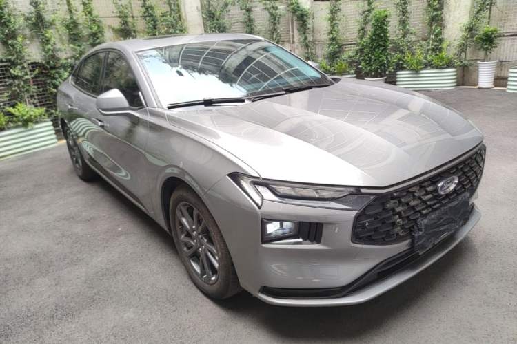 Used Ford Mondeo 2025 1.5T EcoBoost Luxury Version Front Right 45 Deg