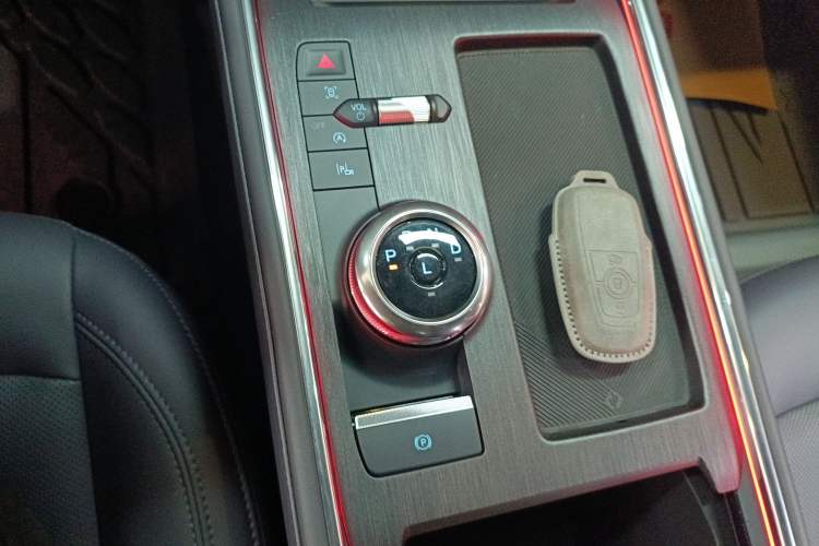 Used Ford Mondeo 2025 2.0T EcoBoost Ultimate Edition Gear Lever