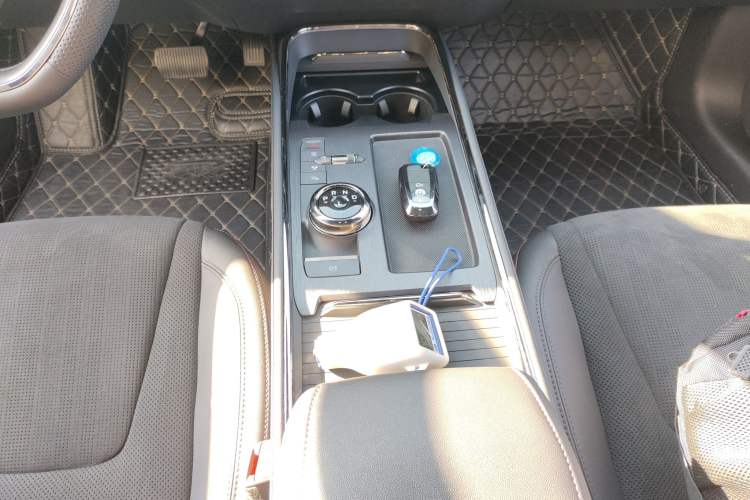 Used Ford Mondeo 2025 2.0T EcoBoost E Hybrid Sport Edition ST-Line Gear Lever