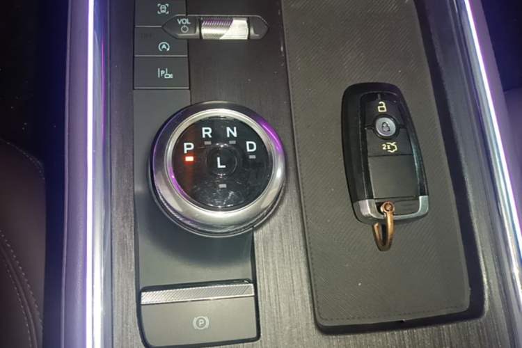 Used Ford Mondeo 2025 2.0T EcoBoost Ultimate Edition Gear Lever