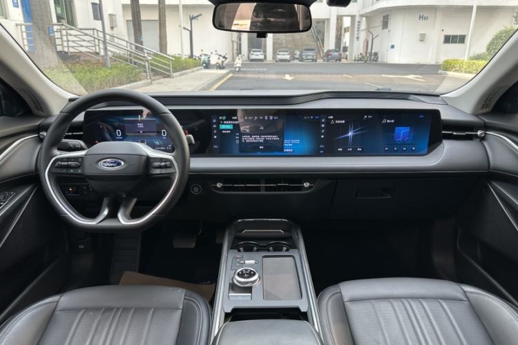 Used Ford Mondeo 2025 2.0T EcoBoost Luxury Version Interior 4