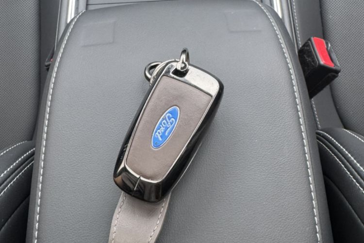 Used Ford Mondeo 2025 1.5T EcoBoost Luxury Version Interior 4