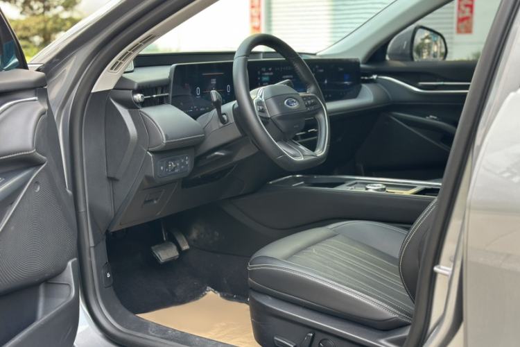 Used Ford Mondeo 2025 2.0T EcoBoost Luxury Version Interior 5