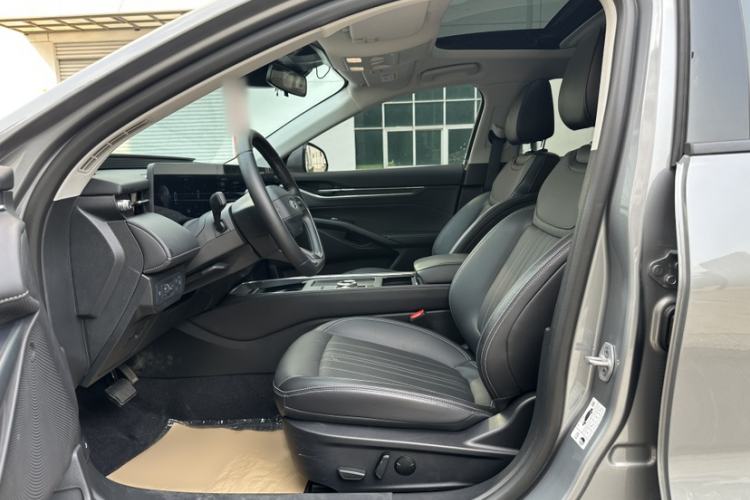 Used Ford Mondeo 2025 2.0T EcoBoost Luxury Version Interior 6