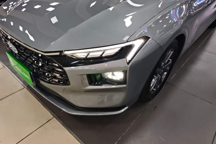 Used Ford Mondeo 2025 2.0T EcoBoost Luxury Version Left Front Headlight