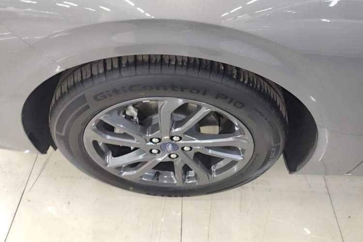 Used Ford Mondeo 2025 2.0T EcoBoost Luxury Version Left Front Wheel Hub