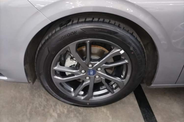 Used Ford Mondeo 2025 1.5T EcoBoost Luxury Version Left Front Wheel Hub