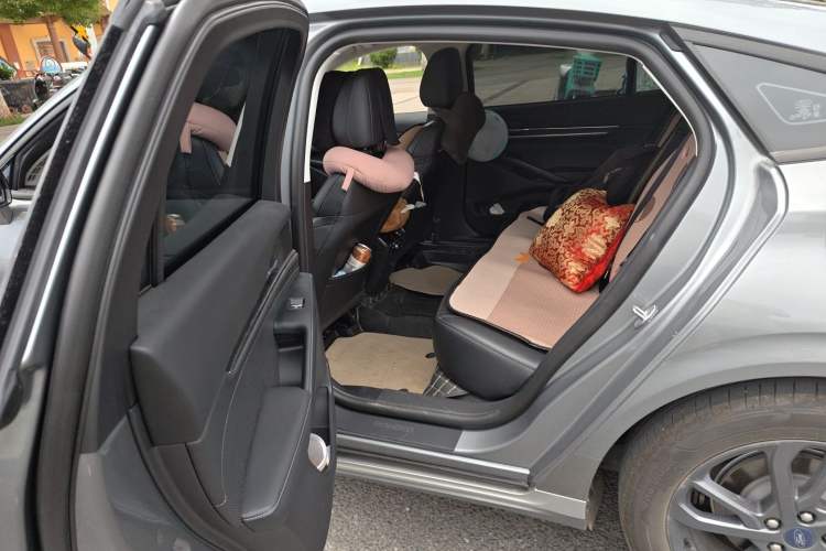 Used Ford Mondeo 2025 2.0T EcoBoost Luxury Version Left Rear Seat