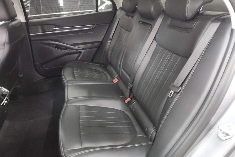 Used Ford Mondeo 2025 2.0T EcoBoost Luxury Version Left Rear Seat