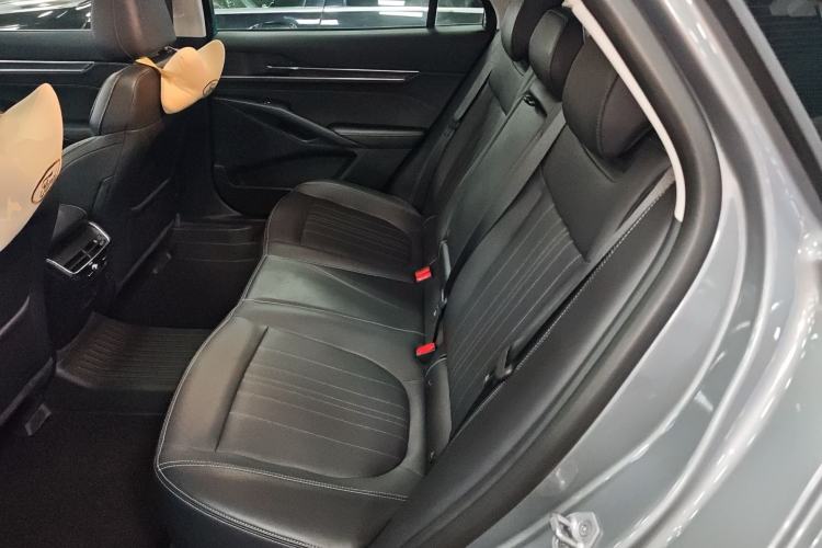 Used Ford Mondeo 2025 2.0T EcoBoost Luxury Version Left Rear Seat