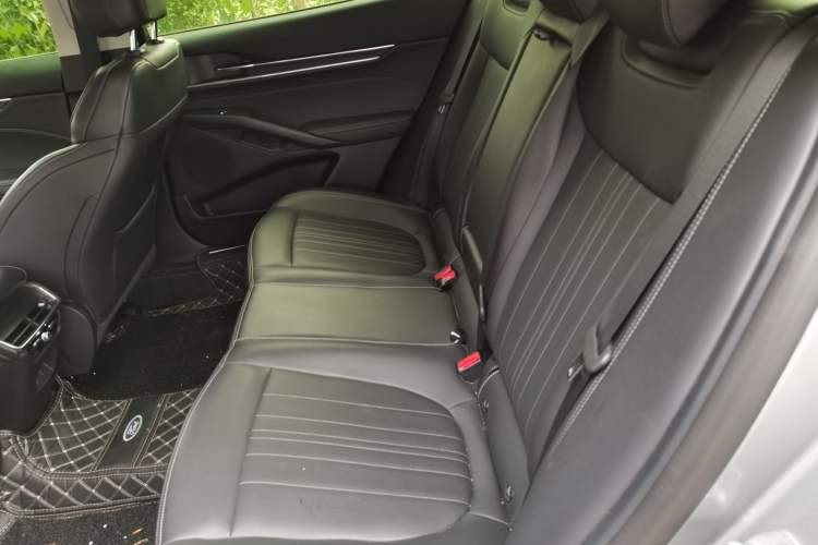 Used Ford Mondeo 2025 2.0T EcoBoost Luxury Version Left Rear Seat
