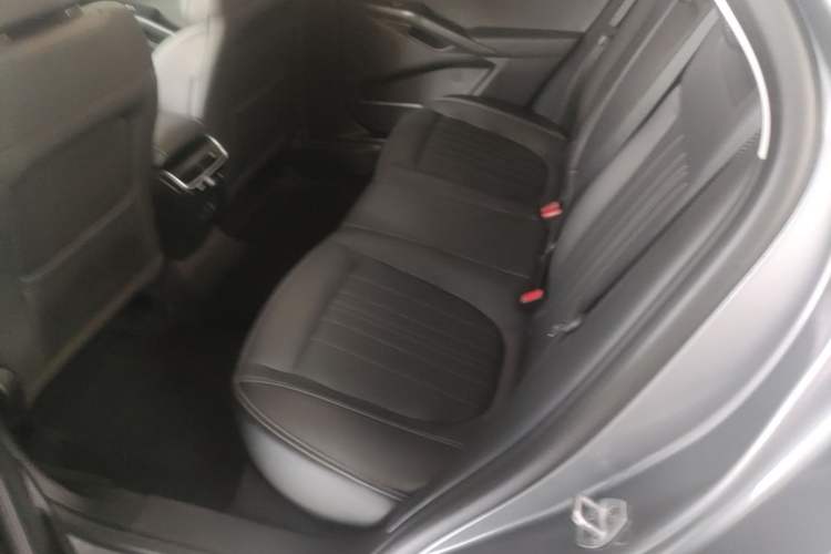 Used Ford Mondeo 2025 2.0T EcoBoost Luxury Version Left Rear Seat