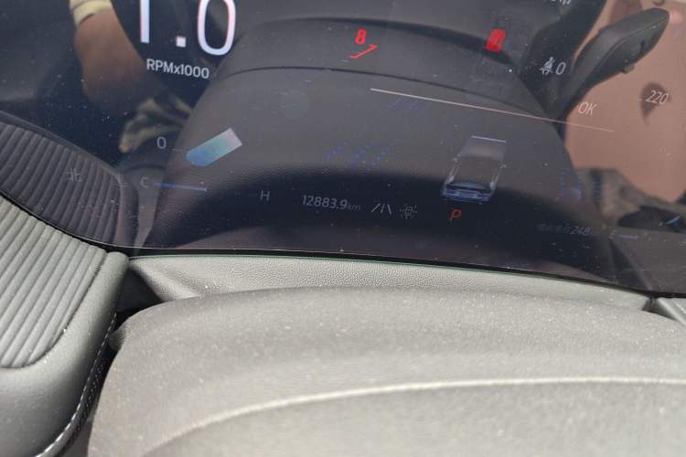 Used Ford Mondeo 2025 2.0T EcoBoost Luxury Version Odometer Close Up