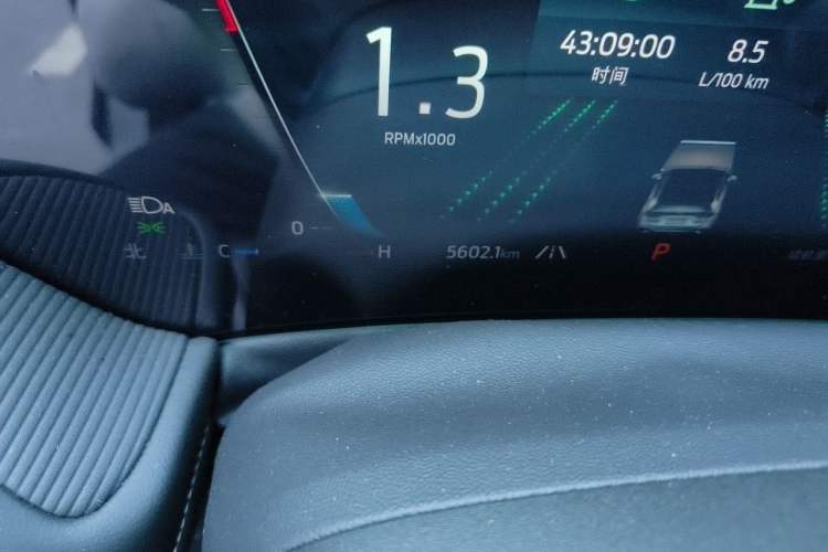 Used Ford Mondeo 2025 2.0T EcoBoost Luxury Version Odometer Close Up