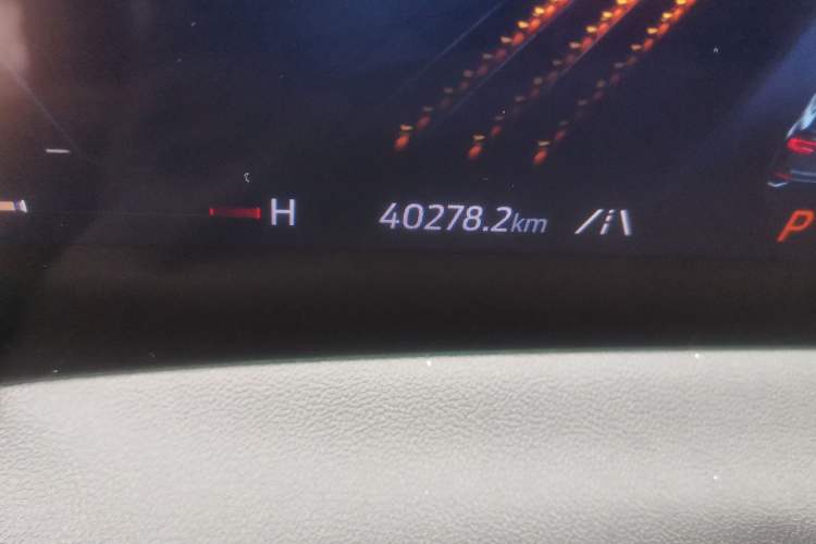 Used Ford Mondeo 2025 2.0T EcoBoost E Hybrid Sport Edition ST-Line Odometer Close Up