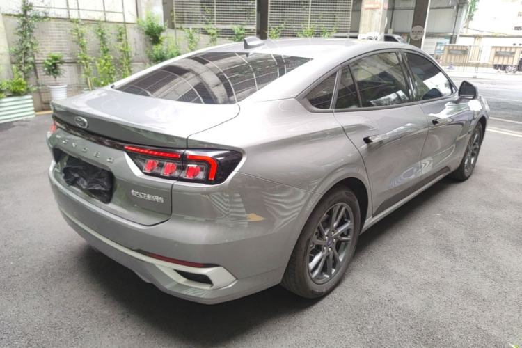 Used Ford Mondeo 2025 1.5T EcoBoost Luxury Version Rear Right 45 Deg