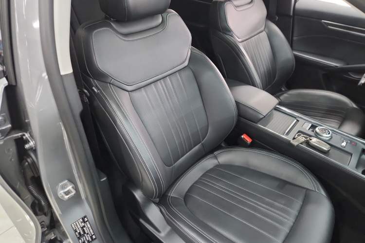 Used Ford Mondeo 2025 2.0T EcoBoost Luxury Version Right Front Seat