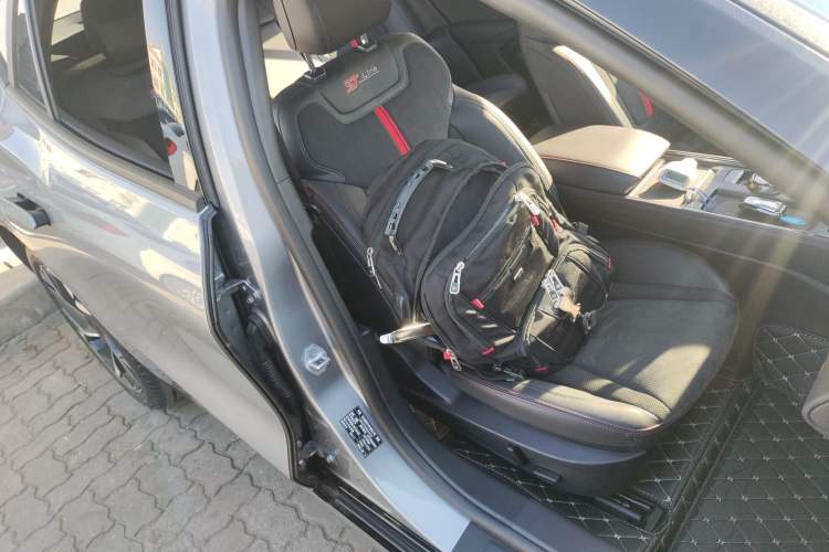 Used Ford Mondeo 2025 2.0T EcoBoost E Hybrid Sport Edition ST-Line Right Front Seat