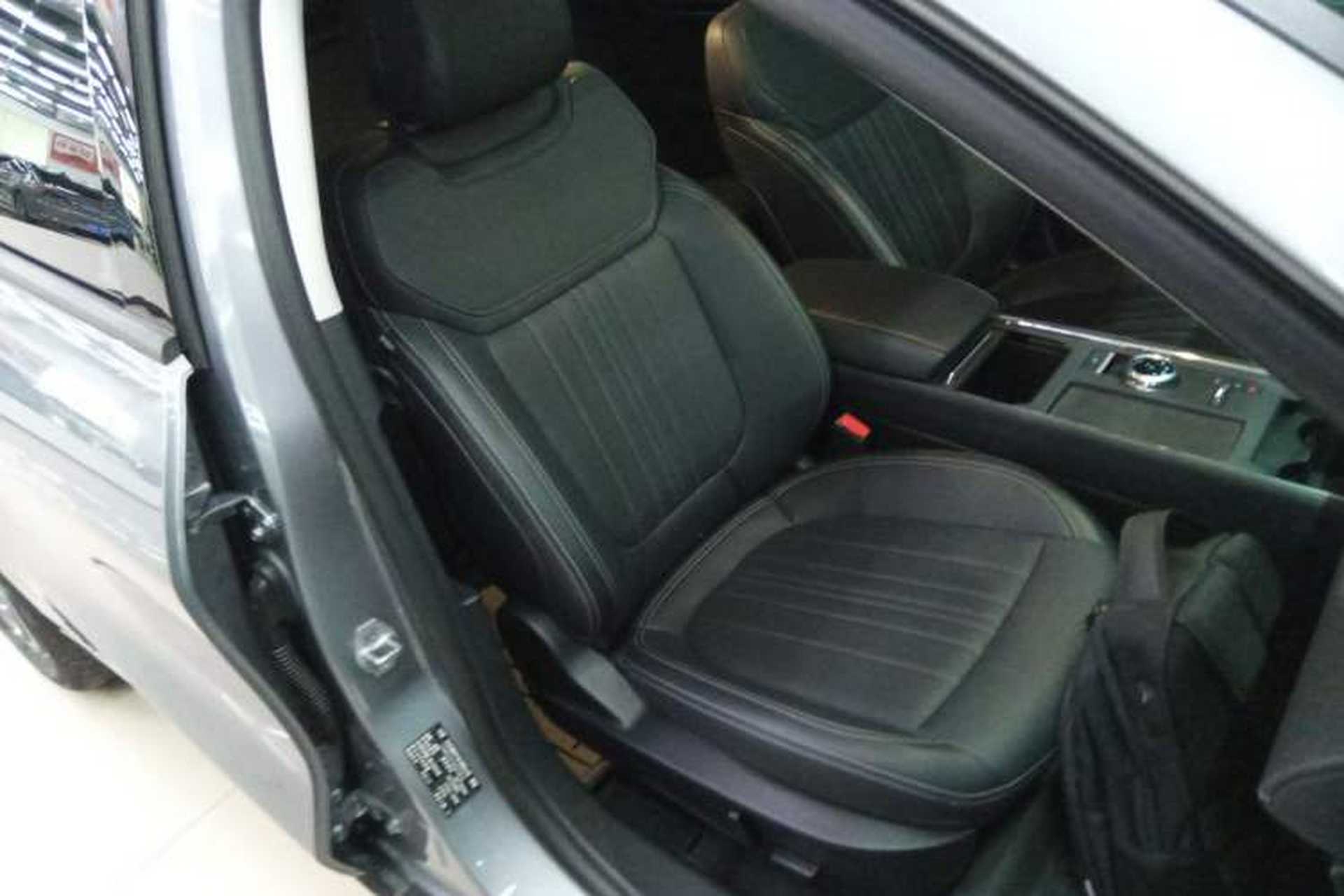 Used Ford Mondeo 2025 2.0T EcoBoost Luxury Version Right Front Seat