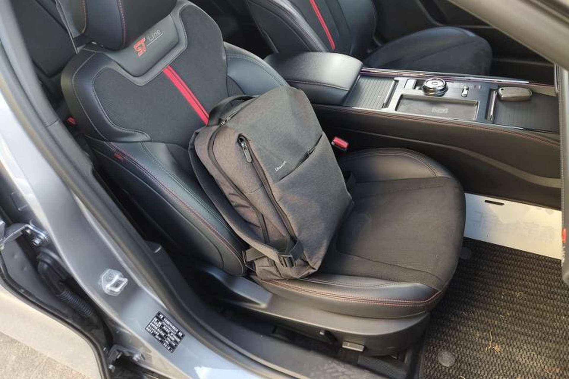 Used Ford Mondeo 2025 2.0T EcoBoost E Hybrid Sport Edition ST-Line Right Front Seat