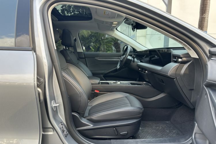 Used Ford Mondeo 2025 2.0T EcoBoost Luxury Version Right Front Seat
