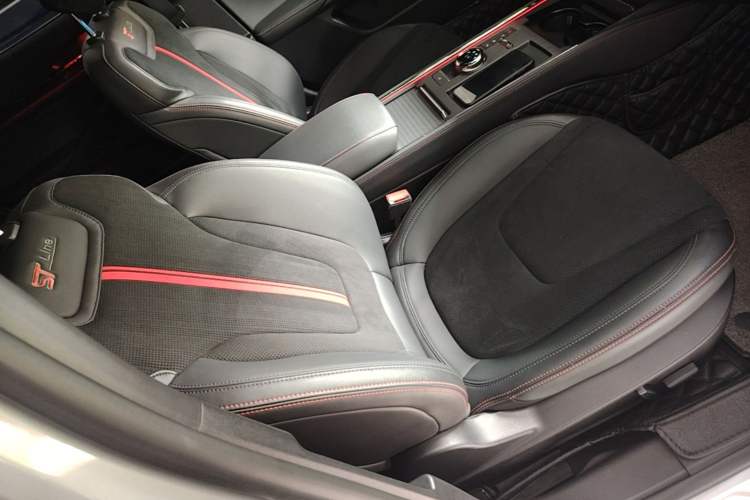 Used Ford Mondeo 2025 2.0T EcoBoost E Hybrid Sport Edition ST-Line Right Front Seat
