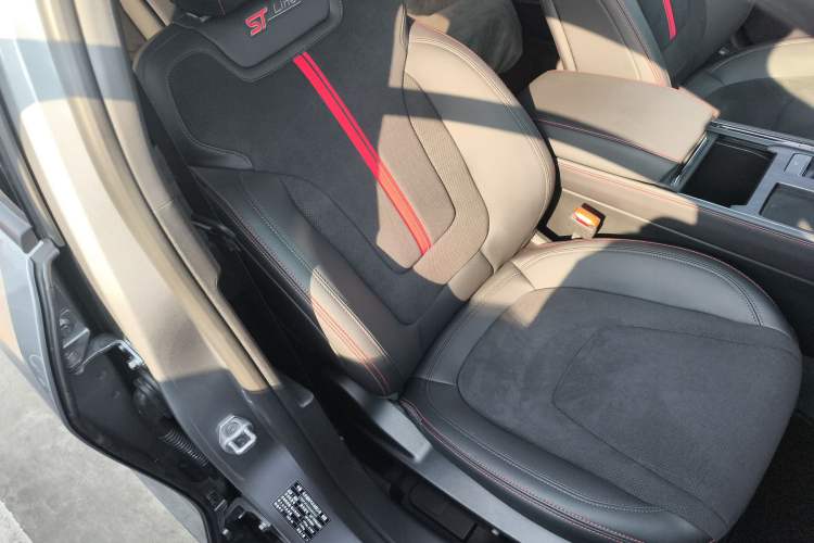 Used Ford Mondeo 2025 2.0T EcoBoost E Hybrid Sport Edition ST-Line Right Front Seat