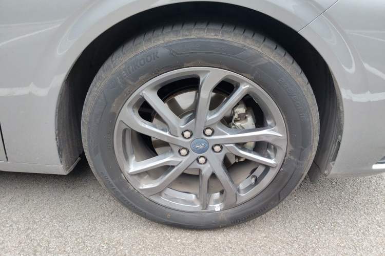 Used Ford Mondeo 2025 1.5T EcoBoost Luxury Version Right Front Wheel Hub
