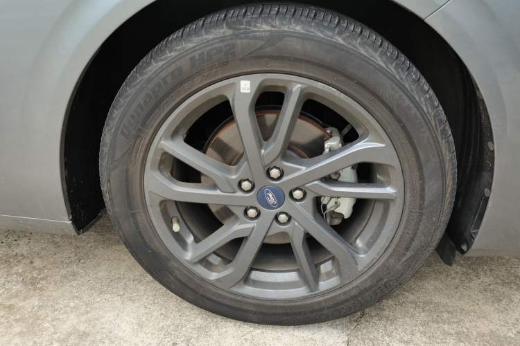 Used Ford Mondeo 2025 2.0T EcoBoost Luxury Version Right Front Wheel Hub