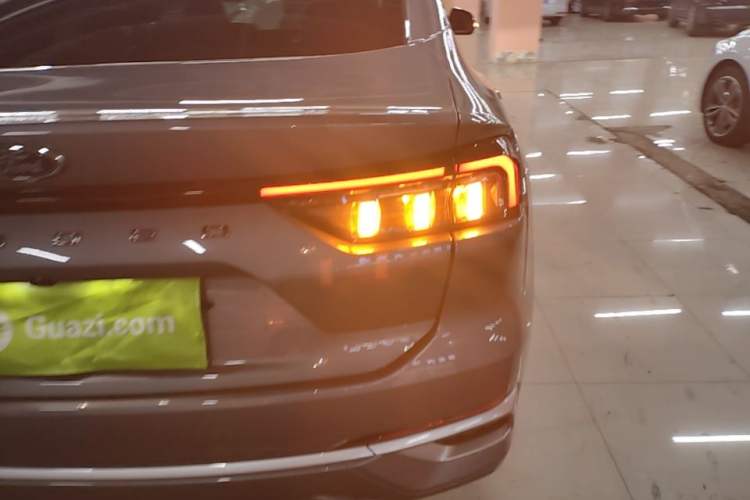 Used Ford Mondeo 2025 2.0T EcoBoost Luxury Version Right Rear Taillight