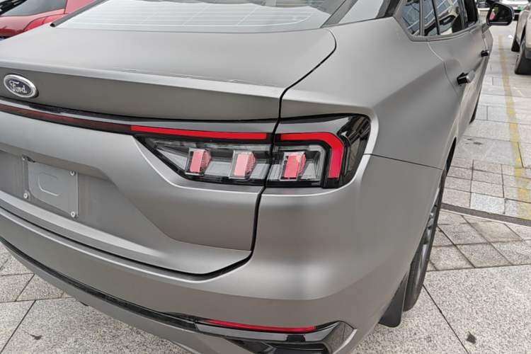 Used Ford Mondeo 2025 1.5T EcoBoost Luxury Version Right Rear Taillight