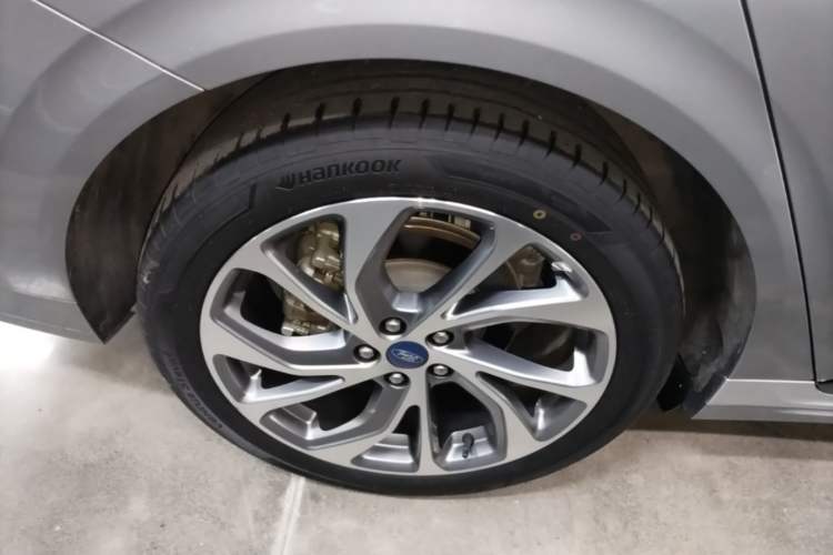 Used Ford Mondeo 2025 2.0T EcoBoost Ultimate Edition Right Rear Wheel Hub