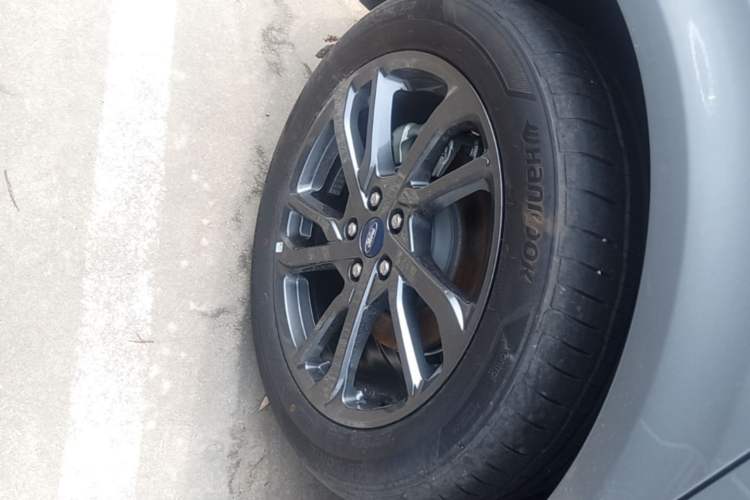 Used Ford Mondeo 2025 2.0T EcoBoost Luxury Version Right Rear Wheel Hub