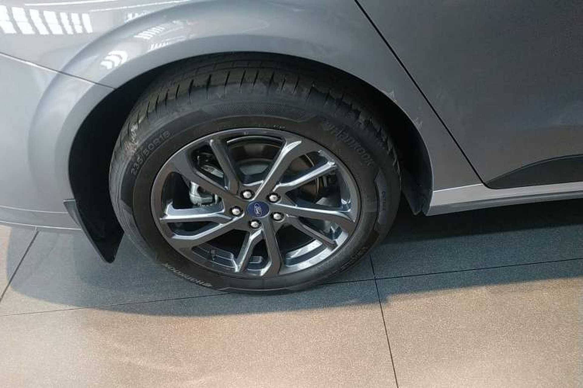 Used Ford Mondeo 2025 2.0T EcoBoost Luxury Version Right Rear Wheel Hub