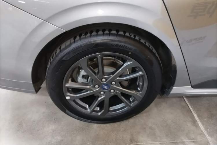 Used Ford Mondeo 2025 1.5T EcoBoost Luxury Version Right Rear Wheel Hub
