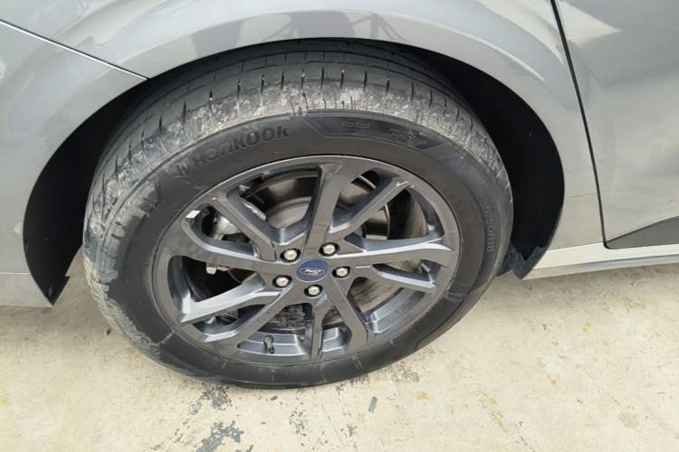 Used Ford Mondeo 2025 1.5T EcoBoost Luxury Version Right Rear Wheel Hub