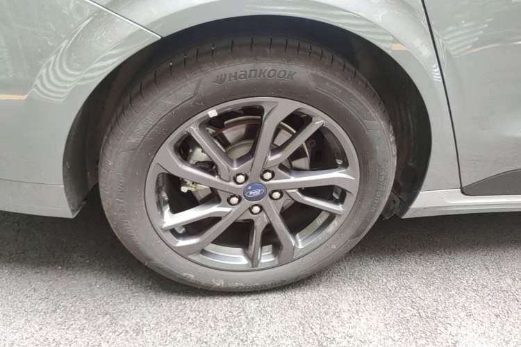Used Ford Mondeo 2025 1.5T EcoBoost Luxury Version Right Rear Wheel Hub