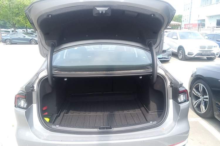 Used Ford Mondeo 2025 2.0T EcoBoost Luxury Version Trunk