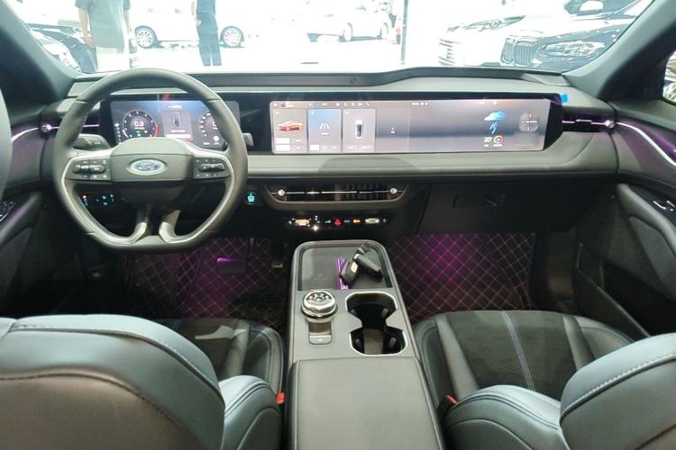 Used Ford Mondeo 2025 2.0T EcoBoost Ultimate Edition Center Console