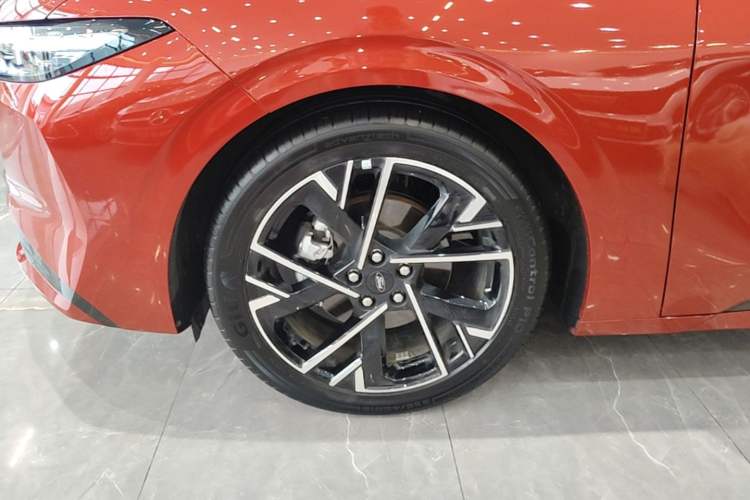 Used Ford Mondeo 2025 2.0T EcoBoost Ultimate Edition Left Front Wheel Hub