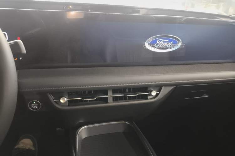 Used Ford Mondeo 2025 2.0T EcoBoost Ultimate Edition Audio And AC Panel