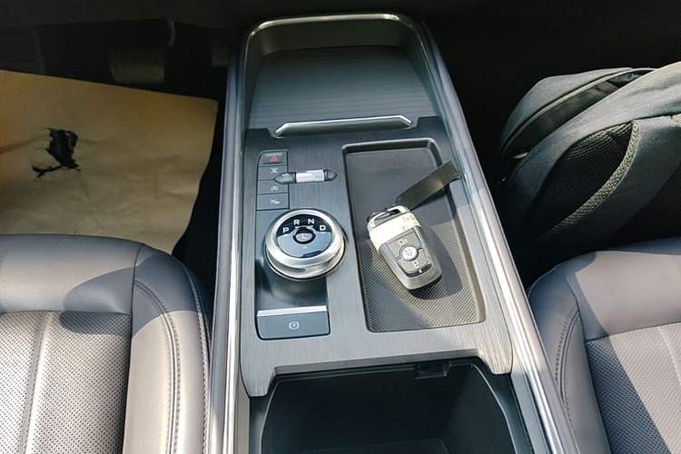Used Ford Mondeo 2025 2.0T EcoBoost Ultimate Edition Gear Lever