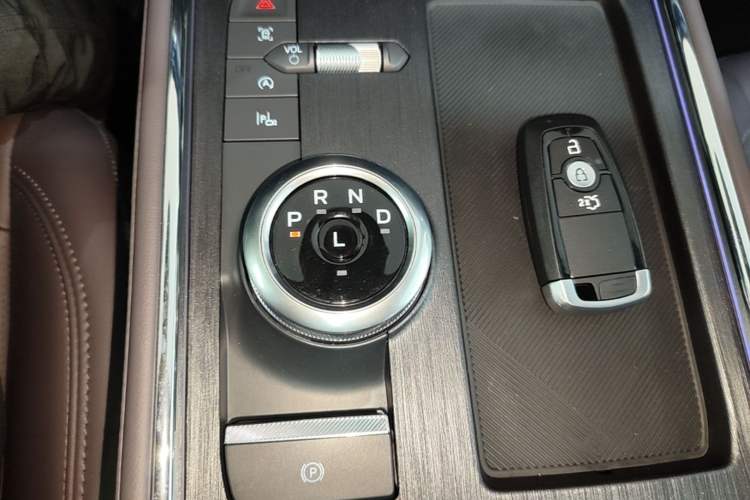 Used Ford Mondeo 2025 2.0T EcoBoost Ultimate Edition Gear Lever