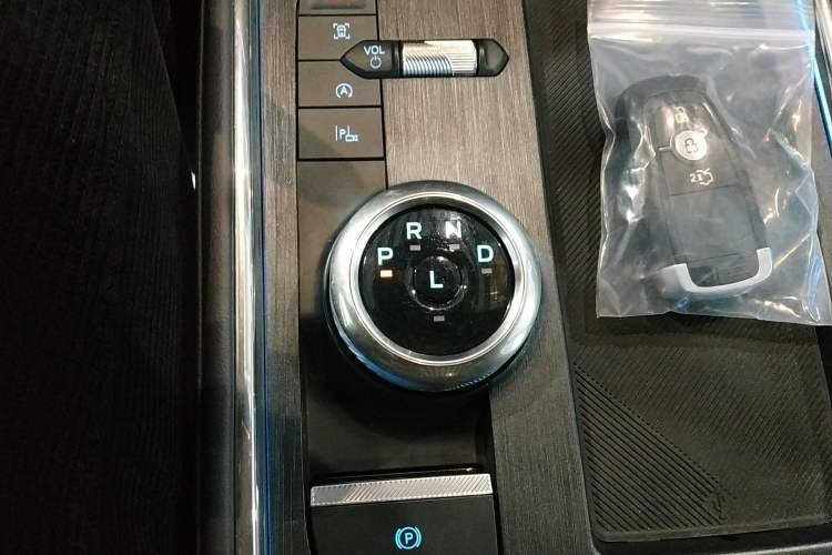 Used Ford Mondeo 2025 2.0T EcoBoost Ultimate Edition Gear Lever