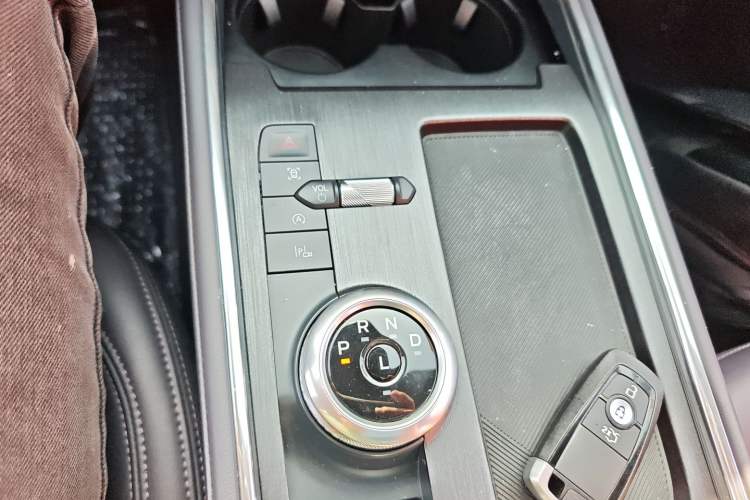 Used Ford Mondeo 2025 2.0T EcoBoost Ultimate Edition Gear Lever
