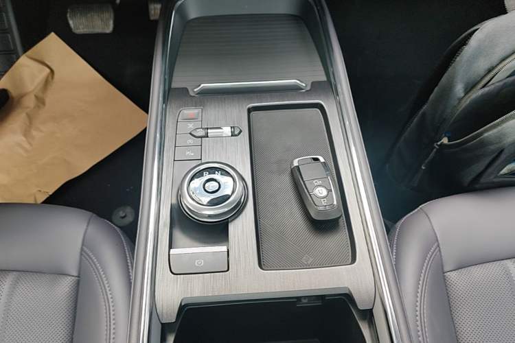 Used Ford Mondeo 2025 2.0T EcoBoost Ultimate Edition Gear Lever